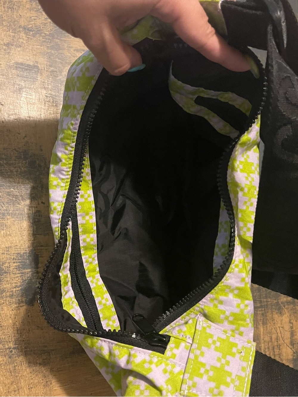 Baggu Medium Crescent Bag Pink Pistachio Pixel Gingham - Picture 4 of 4